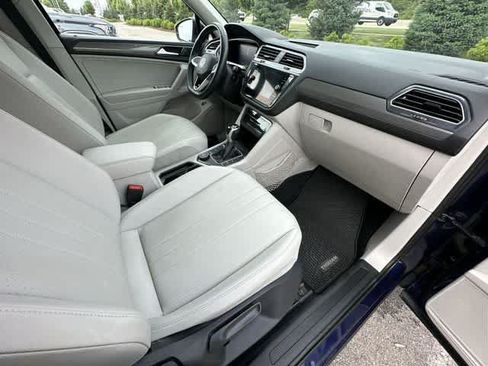 Used 2022 Volkswagen Tiguan SE AWD/4WD image 19