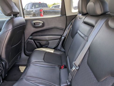 Used 2018 Jeep Compass Latitude FWD image 18