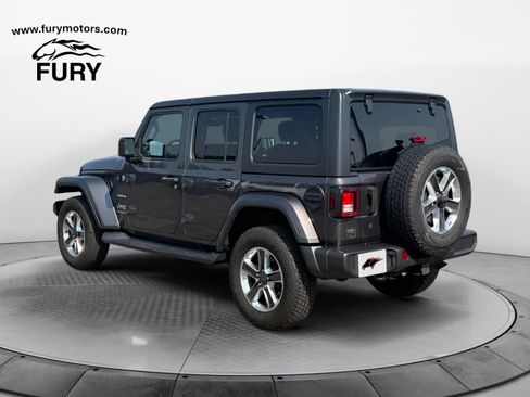 Used 2018 Jeep Wrangler Unlimited Sahara AWD/4WD image 5
