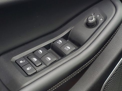 Used 2024 Jeep Grand Cherokee Limited w/ Luxury Tech Group II AWD/4WD image 9