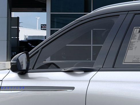 New 2025 Lincoln Nautilus Reserve image 20