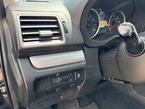 Used 2017 Subaru Forester 2.5i Premium w/ All-Weather Package image 11