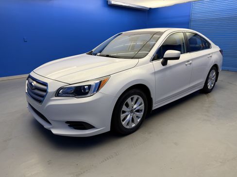 Used 2015 Subaru Legacy 2.5i Premium AWD/4WD image 4