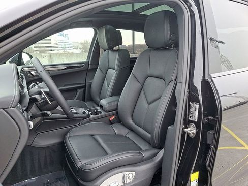 Used 2025 Porsche Macan image 5