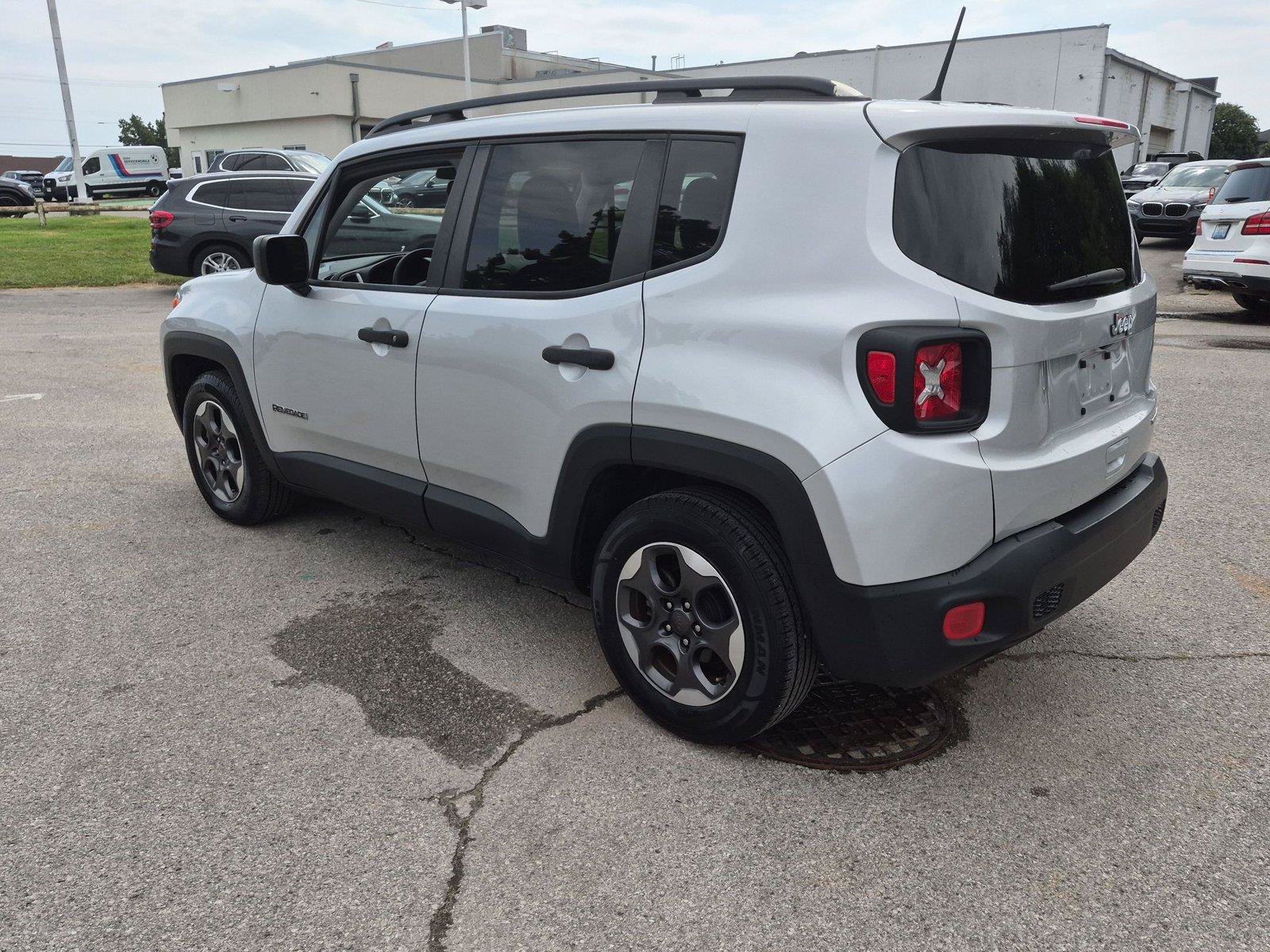 Used 2018 Jeep Renegade Sport w/ Power & Air Group FWD image 3