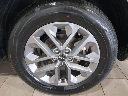 Used 2025 Kia Telluride LX FWD image 9