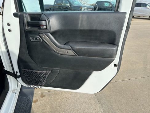 Used 2018 Jeep Wrangler Sport AWD/4WD image 9
