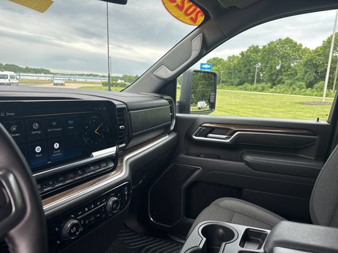 Used 2025 Chevrolet Silverado 2500 LT w/ Convenience Package AWD/4WD image 26