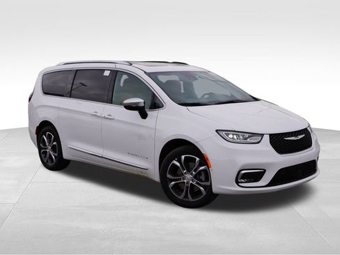 New 2026 Chrysler Pacifica Pinnacle image 1