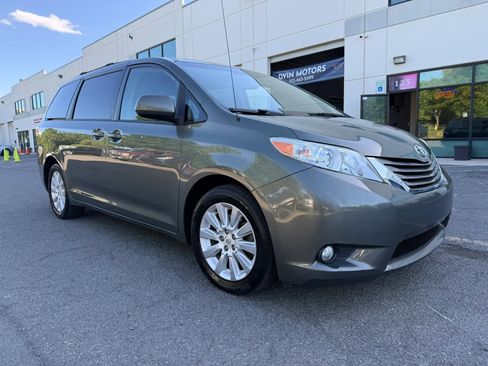Used 2014 Toyota Sienna XLE AWD/4WD image 2