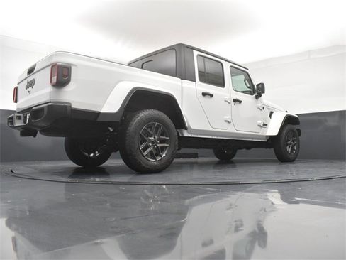 New 2025 Jeep Gladiator Sport image 24