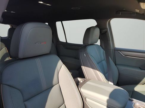 New 2026 GMC Acadia AT4 w/ Luxury Package AWD/4WD image 18