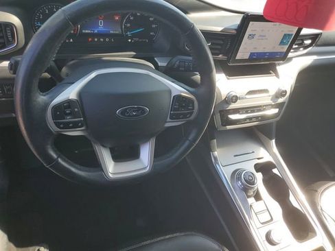 Used 2021 Ford Explorer XLT w/ Equipment Group 202A AWD/4WD image 12
