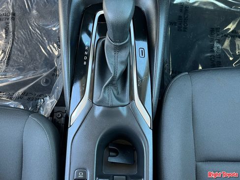 Certified 2025 Toyota Corolla LE FWD image 31