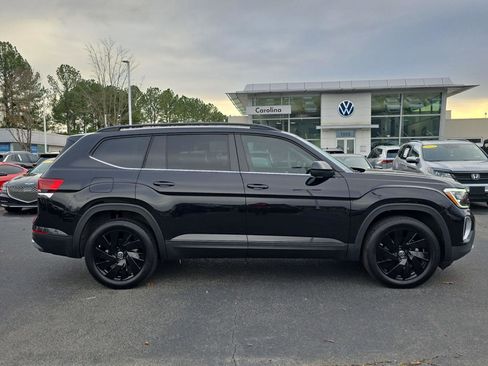 Certified 2025 Volkswagen Atlas SE image 4