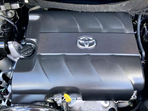Used 2015 Toyota Sienna Limited FWD image 32