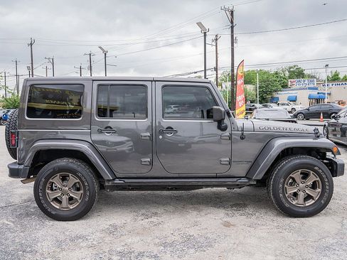 Used 2018 Jeep Wrangler Unlimited Sport AWD/4WD image 4