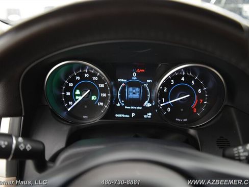 Used 2020 Jaguar XF Premium image 28