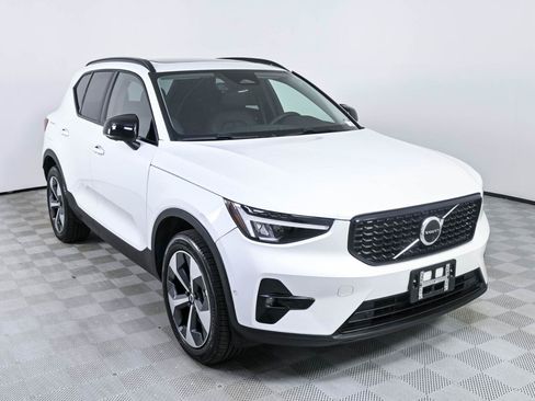 Used 2023 Volvo XC40 B5 Plus w/ Climate Package AWD/4WD image 26