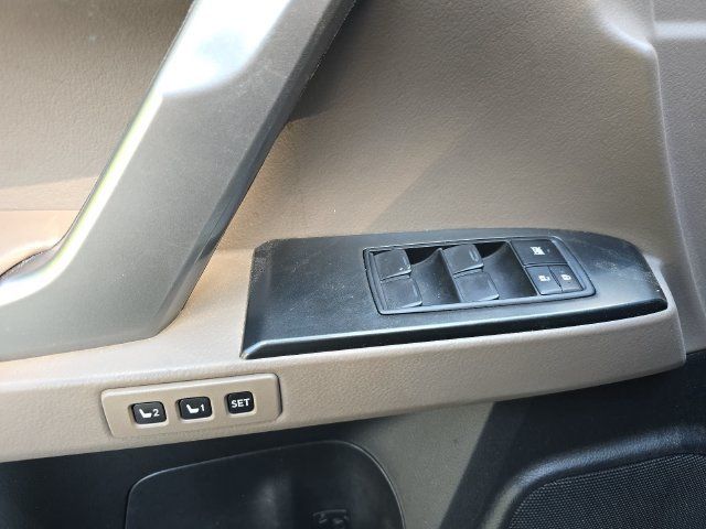 Used 2022 Lexus GX 460 Premium w/ Premium Package AWD/4WD image 22