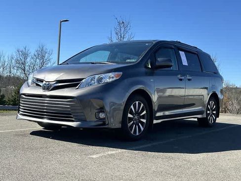 Used 2020 Toyota Sienna XLE image 19