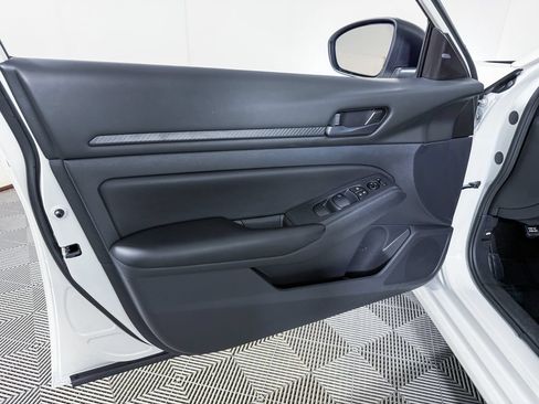 Certified 2025 Nissan Altima 2.5 S FWD image 33