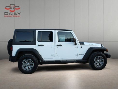 Used 2017 Jeep Wrangler Unlimited Rubicon w/ Connectivity Group AWD/4WD image 4