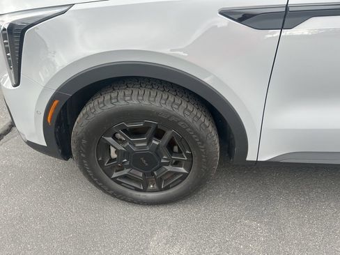 Used 2025 Kia Sorento SX Prestige w/ Olive Brown Leather Package image 17