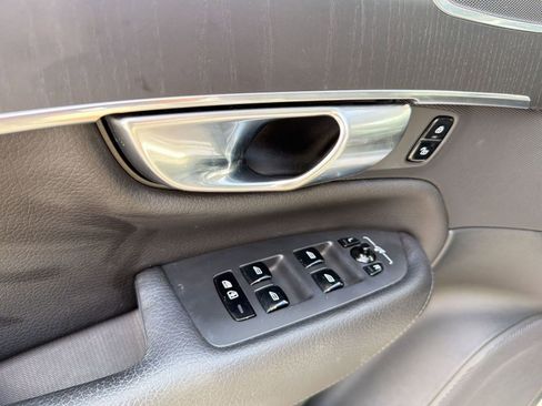 Used 2020 Volvo XC90 T6 Momentum w/ Protection Package Premier image 13