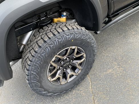 New 2026 Chevrolet Colorado ZR2 w/ Technology Package AWD/4WD image 24