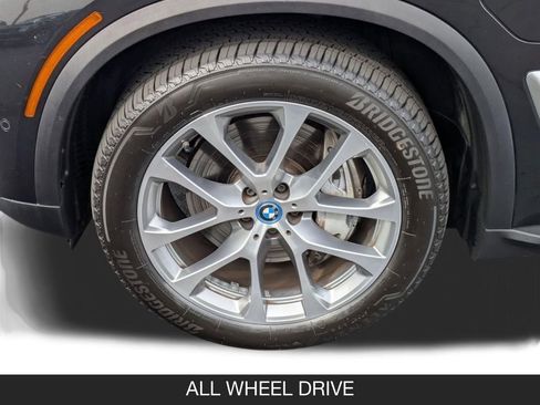 Used 2025 BMW X5 xDrive50e image 11