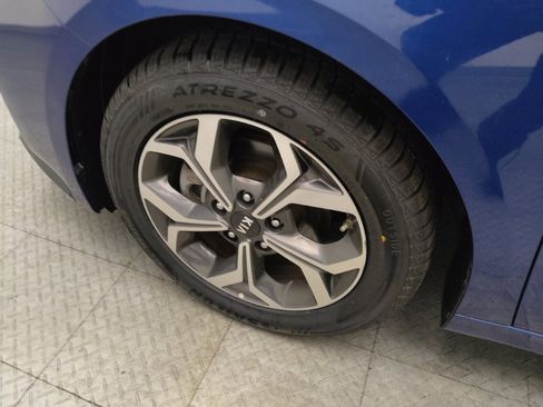 Used 2020 Kia Forte LXS FWD image 31