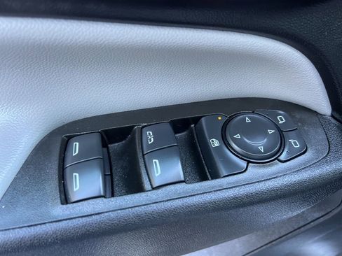 Used 2024 Chevrolet Equinox LS image 23