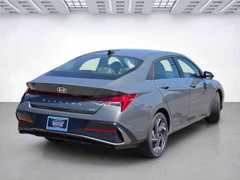 New 2026 Hyundai Elantra Limited FWD image 5