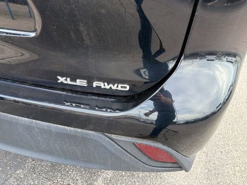 Used 2023 Toyota Highlander XLE image 8