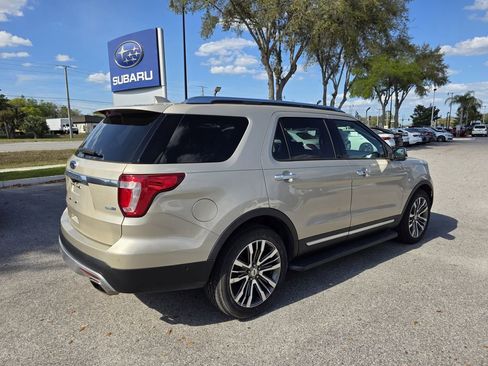 Used 2017 Ford Explorer Platinum image 3