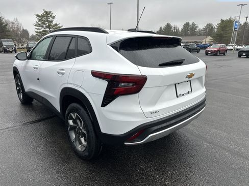 New 2026 Chevrolet Trax LT w/ Driver Confidence Package FWD image 4