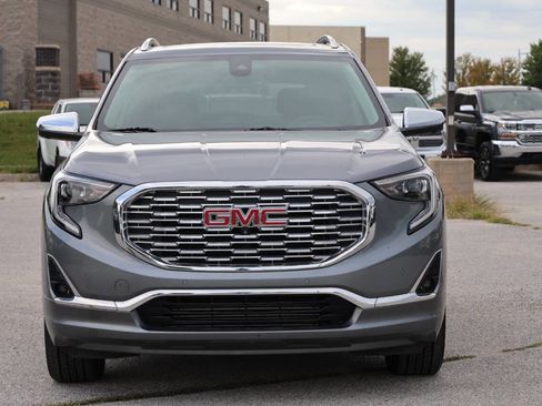 Used 2020 GMC Terrain Denali w/ Denali Premium Package image 2