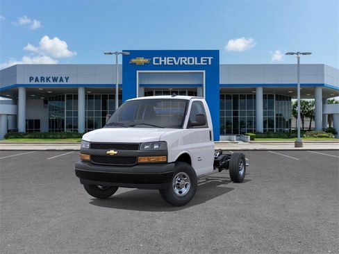 New 2025 Chevrolet Express 3500 w/ Power Convenience Package image 8