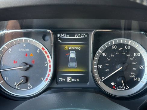 Used 2016 Nissan Titan SL RWD image 23
