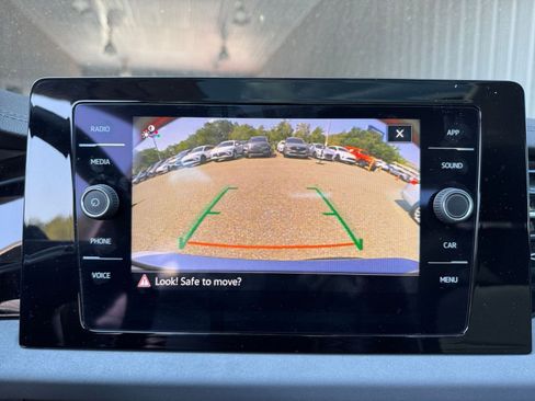 Used 2025 Volkswagen Jetta SE image 17