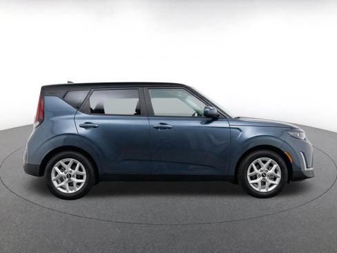Used 2025 Kia Soul LX w/ LX Technology Package FWD image 10