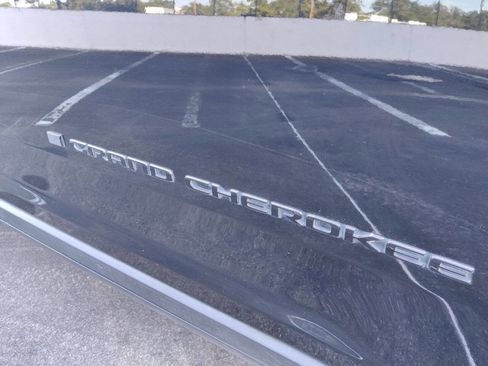 Used 2024 Jeep Grand Cherokee Altitude RWD image 16