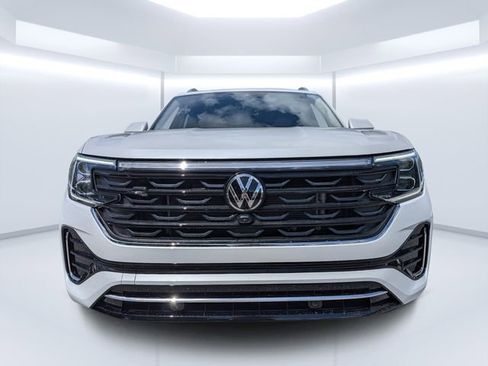 Certified 2025 Volkswagen Atlas SEL Premium R-Line image 8