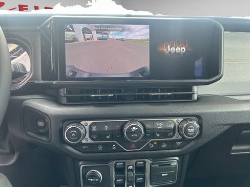 New 2026 Jeep Gladiator Sport AWD/4WD image 18