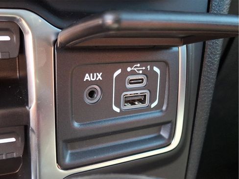 Used 2025 Jeep Gladiator Sport AWD/4WD image 21