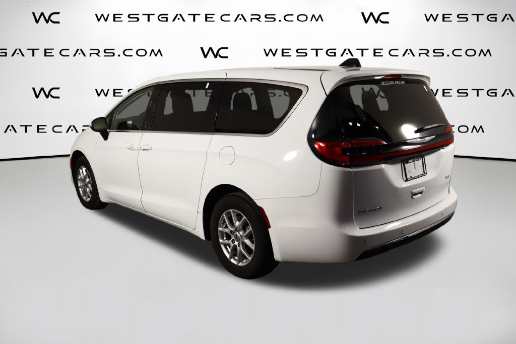 Used 2023 Chrysler Pacifica Touring-L FWD image 49