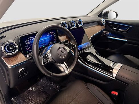 Used 2025 Mercedes-Benz GLC 350e 4MATIC w/ Advanced USB Package image 9