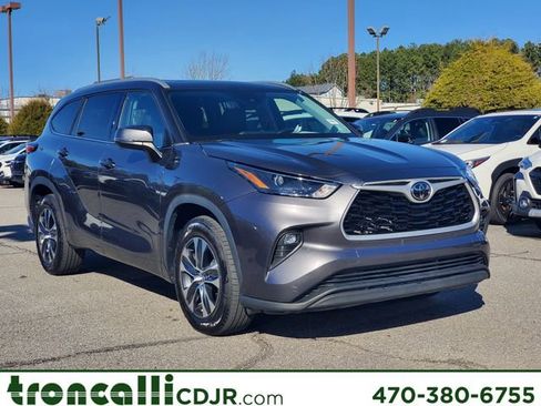 Used 2022 Toyota Highlander XLE image 1