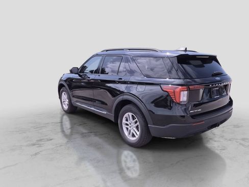 Used 2025 Ford Explorer Active AWD/4WD image 6